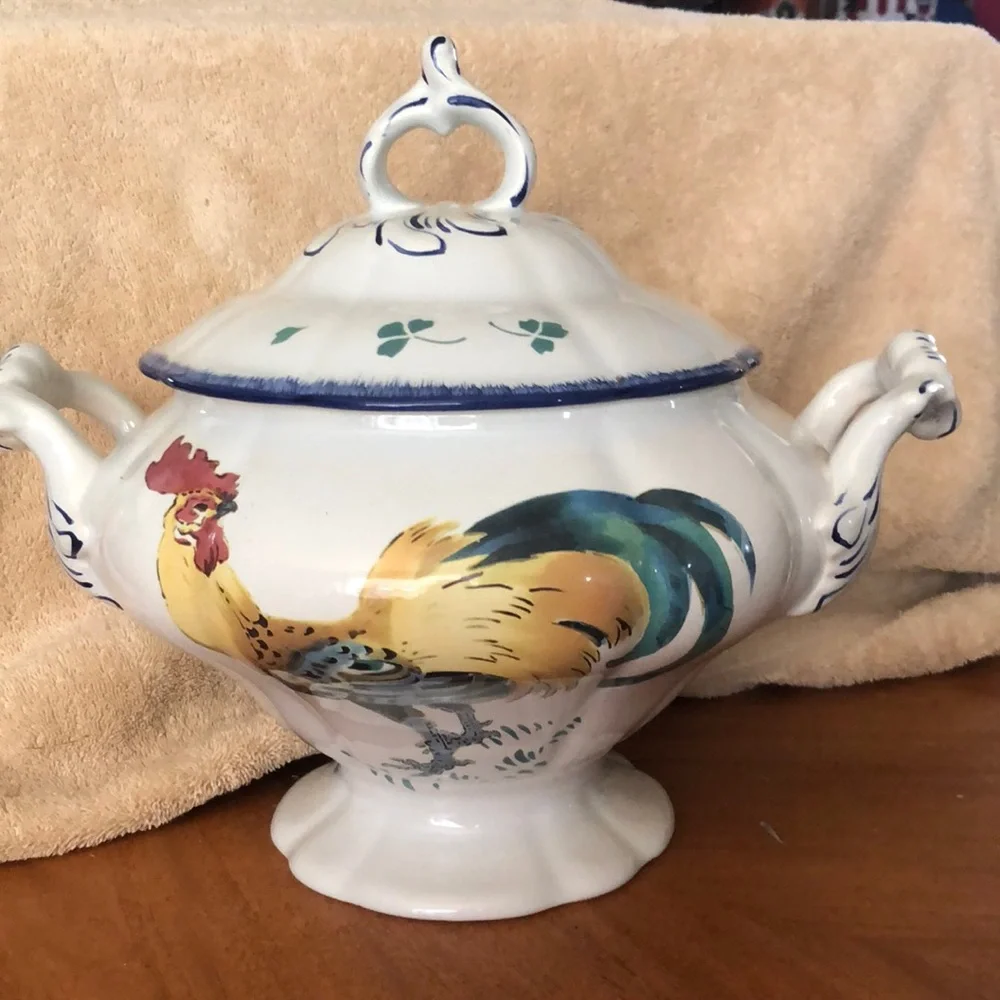 Les Coqs Rooster Themed Soup Tureen w/Platter Lunville France 14”wide 12” tall